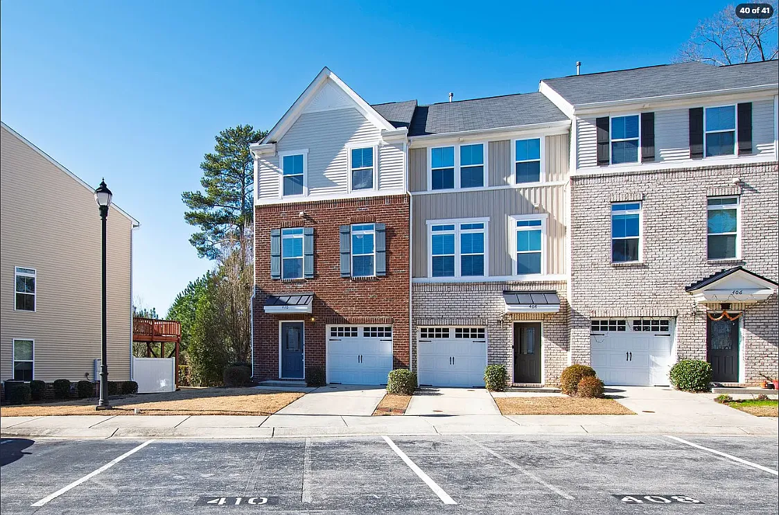 3 bed, 3.5 bath, 2356 sqft, $2,025 — Photo 1