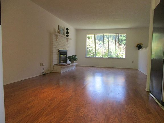 5th image of 617 Laker Ct SE