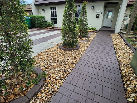 4th image of 7424 Big Cypress Dr
