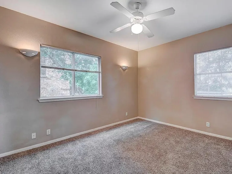 2405 Leon St #201 — Photo 11