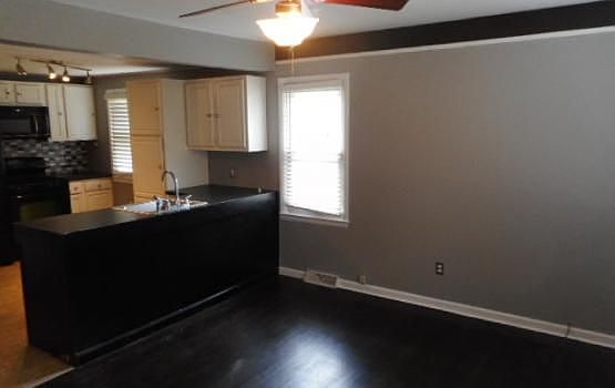 3rd image of 27465 Groveland St
