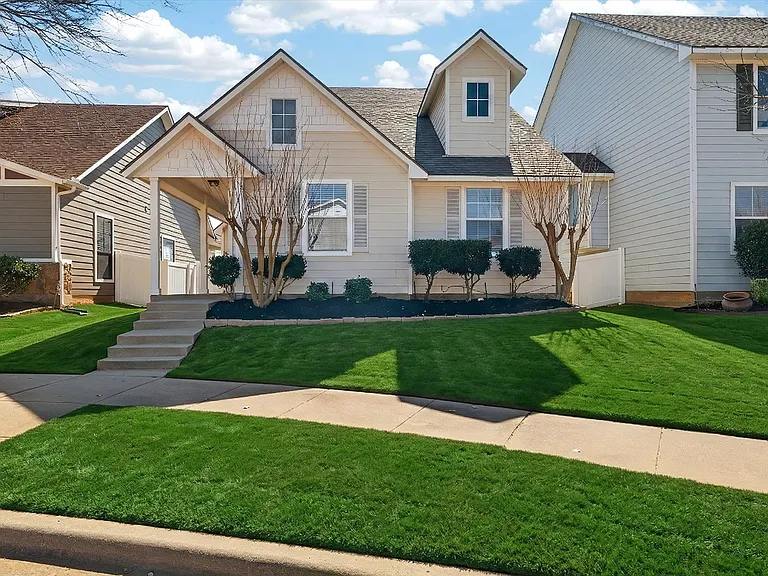 10008 Hanover Dr — Photo 4