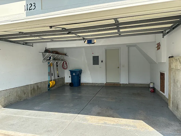 1123 Shorewood Ct — Photo 10