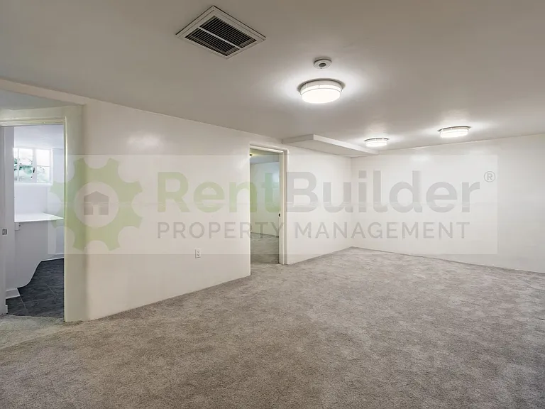 411 Wellesley Dr SE #A — Photo 22