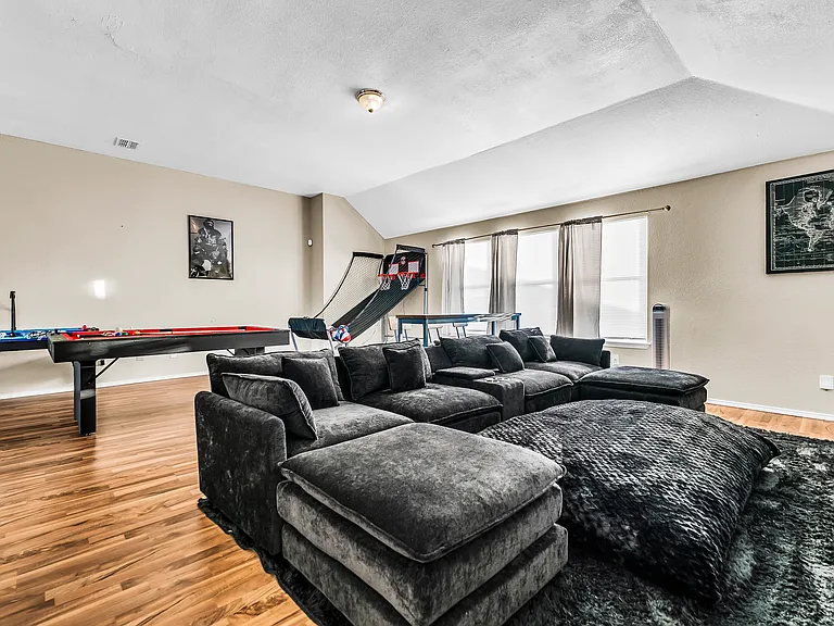 4709 Sleepy Ridge Cir — Photo 32