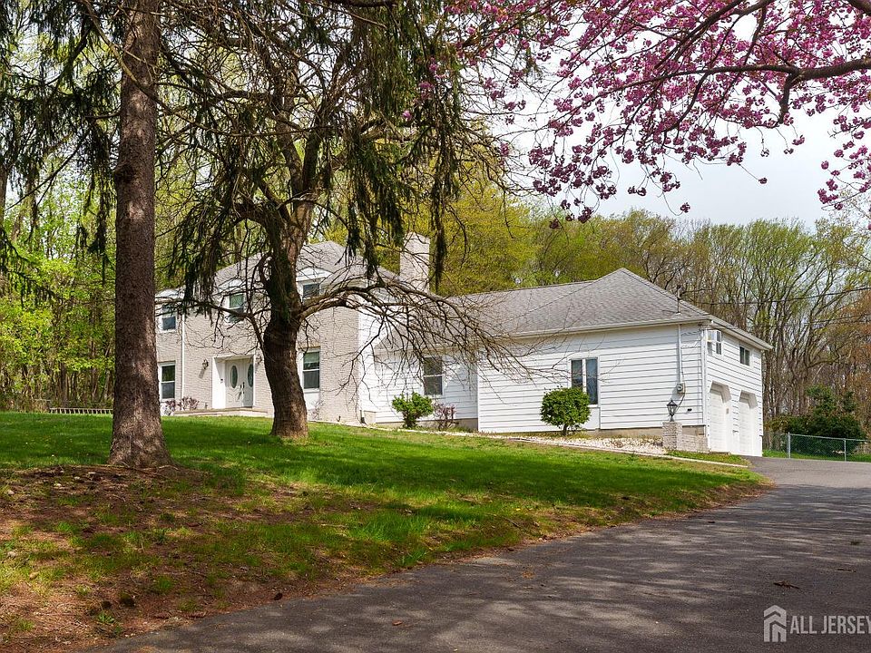 1st image of 304 Schoolhouse Rd