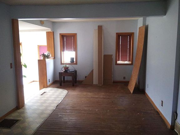 Living room to entryway