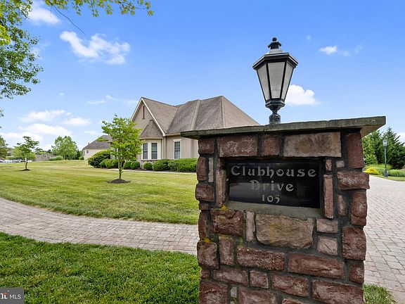 3rd image of 105 Clubhouse Dr