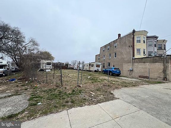 3rd image of 5523-25 Woodland Ave