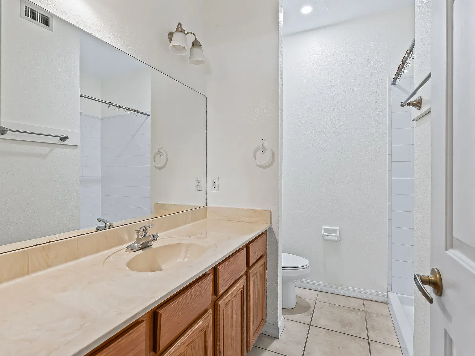 2 bed, 1190 sqft, $1,300 — Photo 4