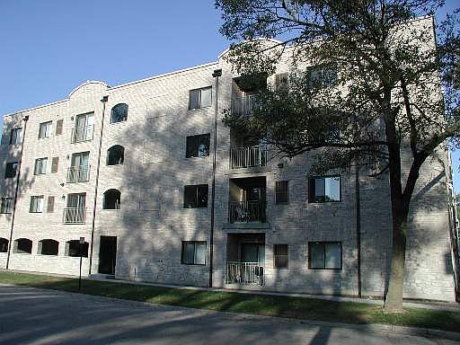 1st image of 7325 W Oakwood Ave #2F