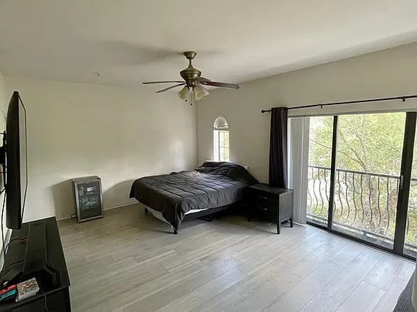 20 SW 6th St APT 212, Gainesville, FL 32601