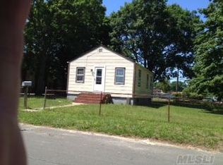 82 Calvert Ave, West Babylon, NY 11704