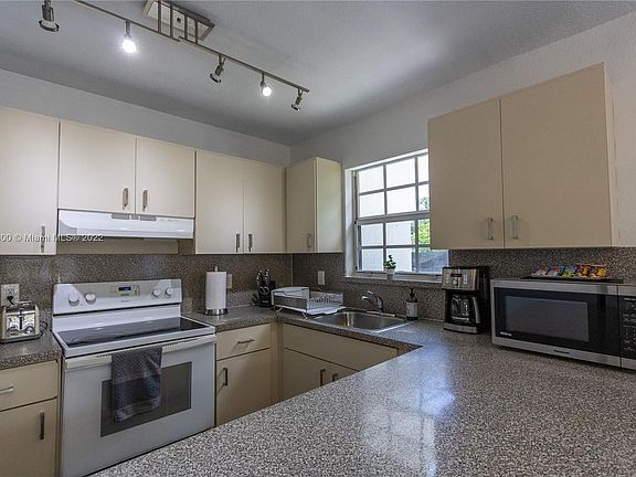 3rd image of 520 NW 94th St #0