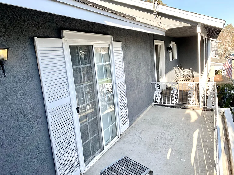 117 Lexington Ln — Photo 4