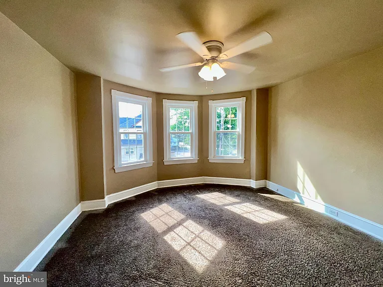 40 Lincoln Ave — Photo 8