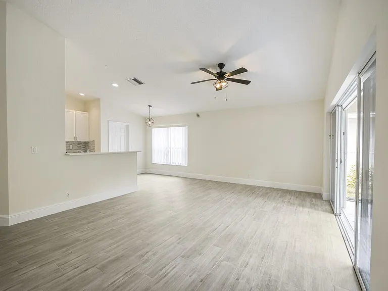 172 Jones Creek Dr — Photo 10