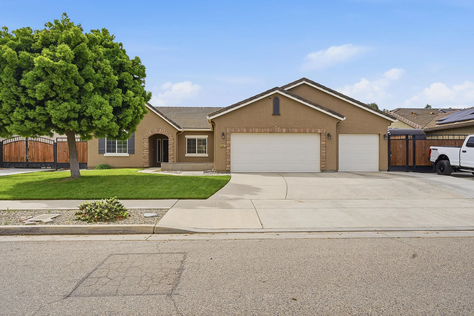 2647 W Tyler Avenue photo 1