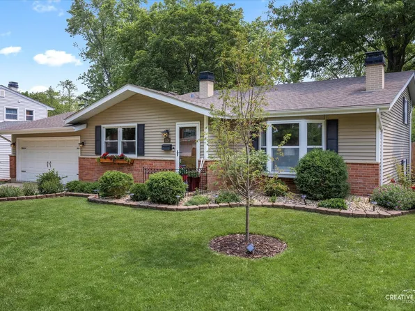 124 Fairview Dr, Saint Charles, IL 60174