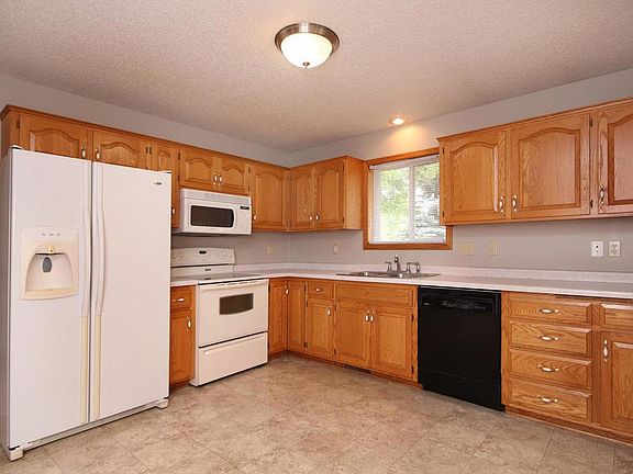 5th image of 418 Lady Slipper Ave NE