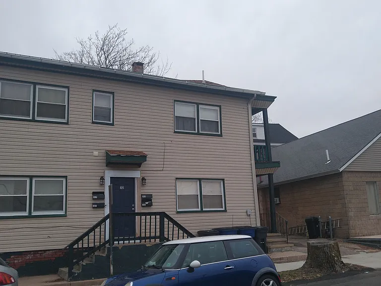 32 Vine St #R1 — Photo 6