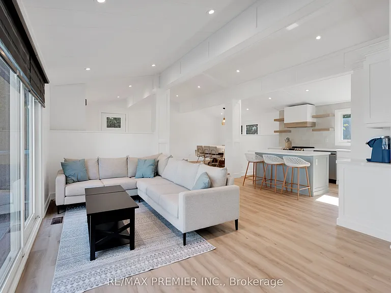 891 Tiny Beaches Rd S — Photo 9