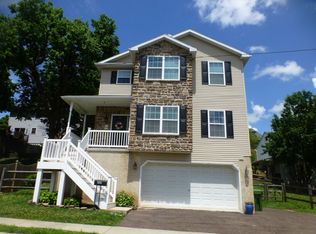 201 Hall St, Spring City, PA 19475