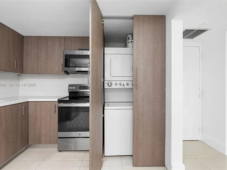 1901 Brickell Ave #B1903 — Photo 3