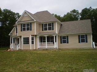 7 Lattice Ct, Ridge, NY 11961