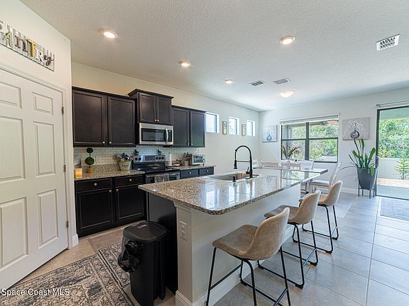 3rd image of 2635 Alibird Dr