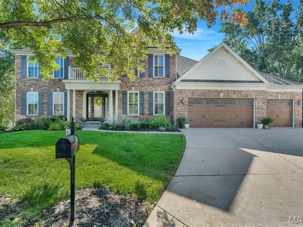 17104 Hillcrest Field Ct, Chesterfield, MO 63005