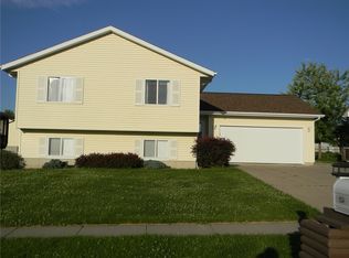 524 Nodaway Dr, Center Point, IA 52213