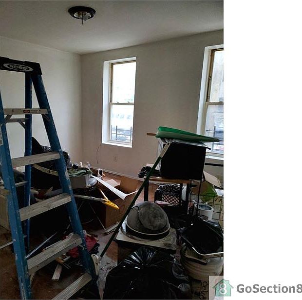 2nd image of 1140 Blake Ave APT 1