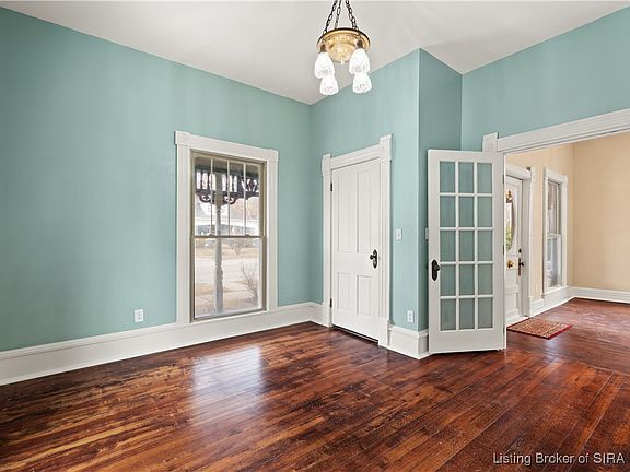 5th image of 427 E Chestnut Street