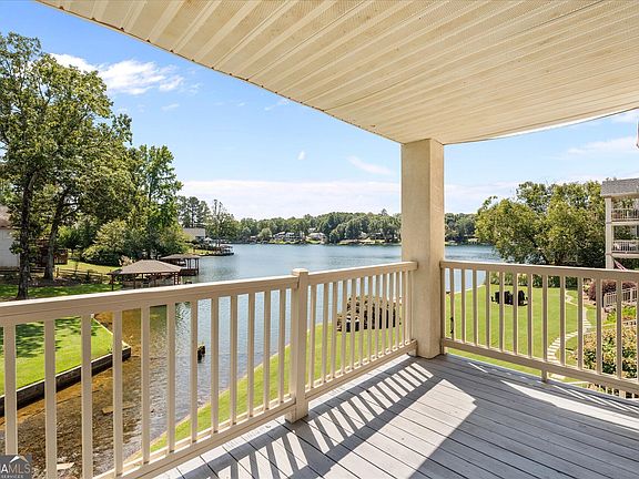 3rd image of 706 Berry Ct