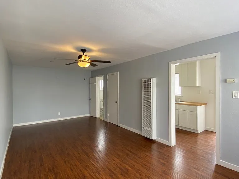 5543-5547 1/2 Atlantic Ave — Photo 3