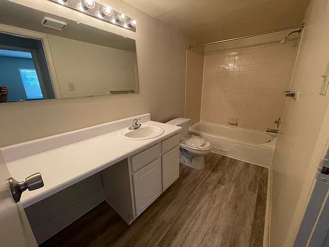 Autumn Ridge Apartments — Photo 90