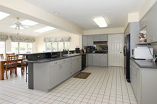 3rd image of 1502 Quaker Hollow Ct N