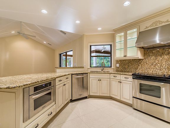 5th image of 2229 Woodlawn Cir