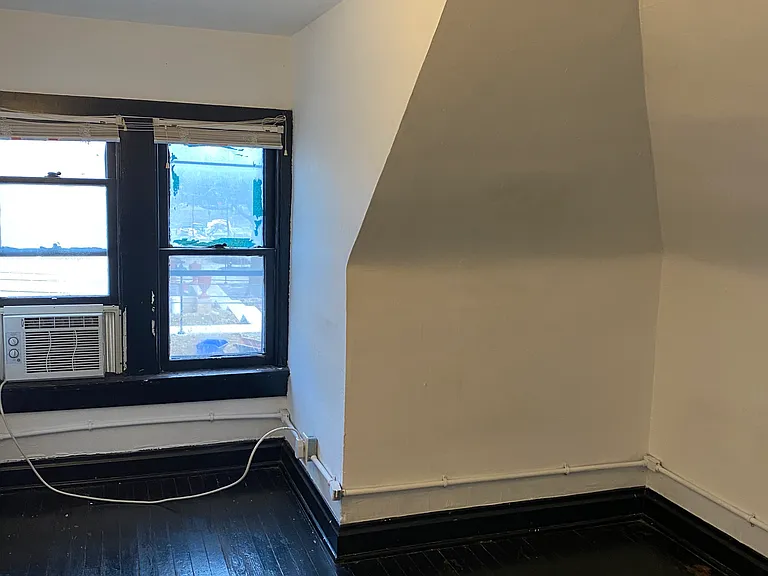3rd Floor Bedroom #4