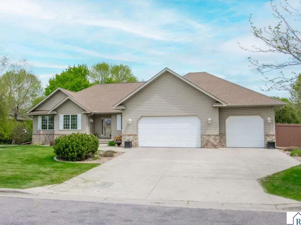 2346 Abbywood Ln, North Mankato, MN 56003