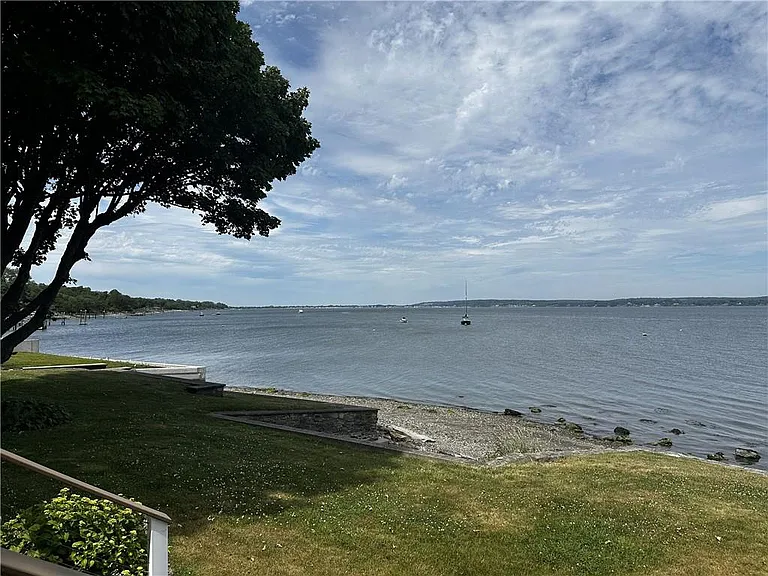 25 Bayside Ave — Photo 4