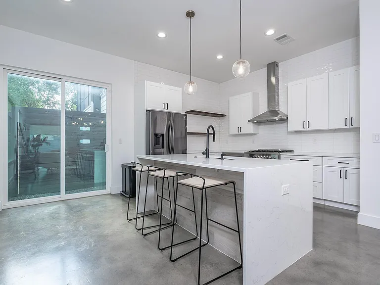 1419 Montopolis Dr #1 — Photo 9