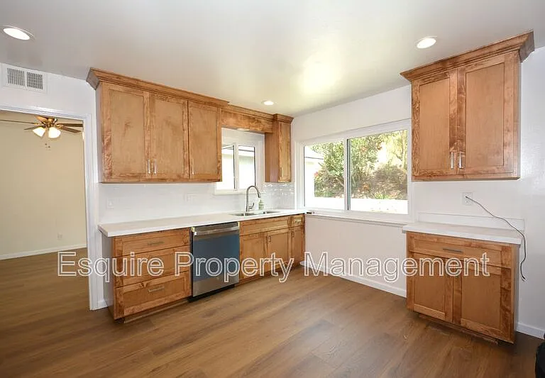 283 Calle Higuera — Photo 9