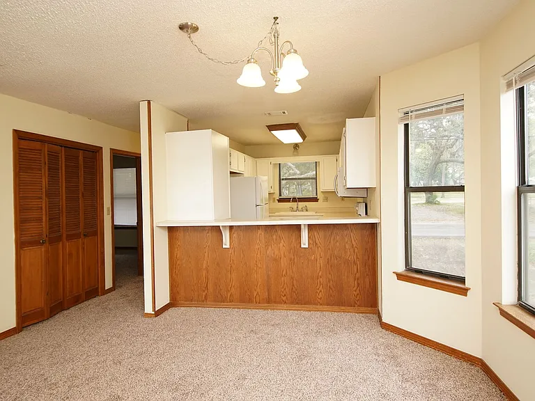 561 Bayshore Dr — Photo 14