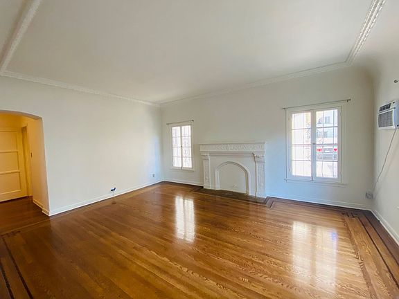 4th image of 372 S Cochran Ave #4
