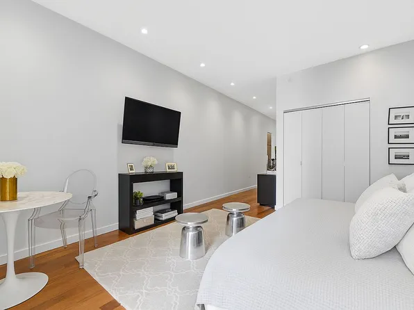 1 Wall Street Ct APT 1102, New York, NY 10005