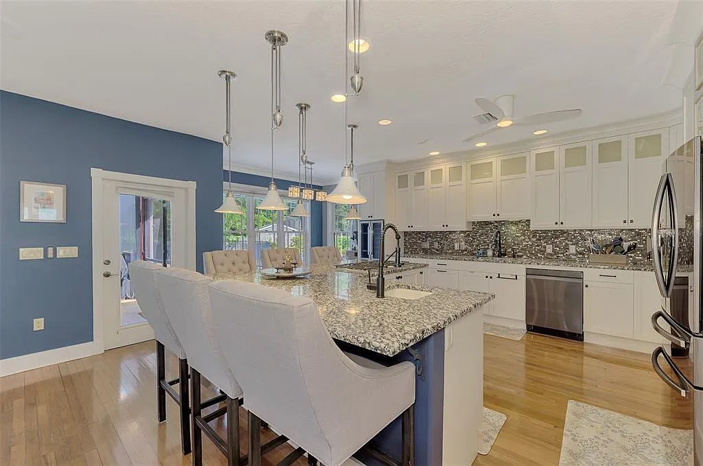 3 bed, 2.5 bath, 2727 sqft, $5,000 — Photo 2