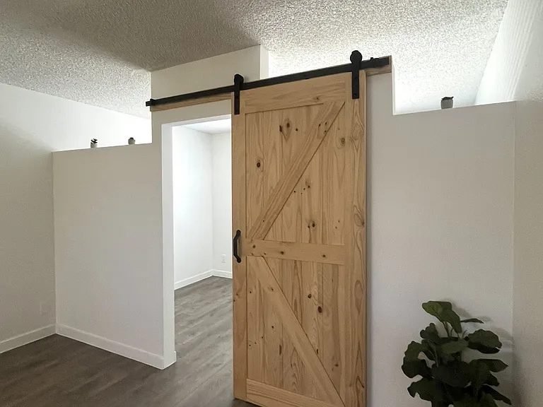 5548 Yarmouth Ave #1 — Photo 8