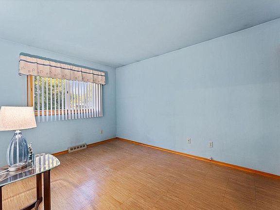 4th image of 865 W 72nd Ct